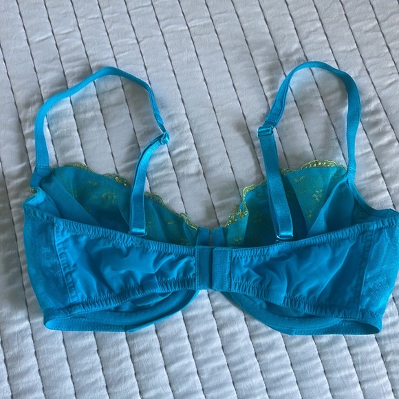 Victoria’s Secret bras 34D push up - Picture 6 of 8